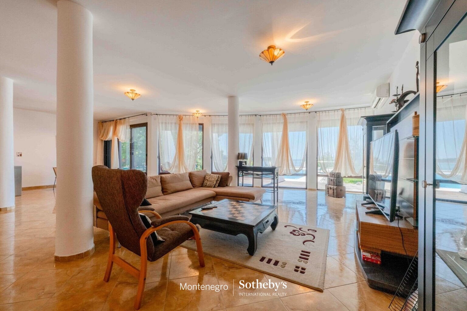 Waterfront Villa Utjeha