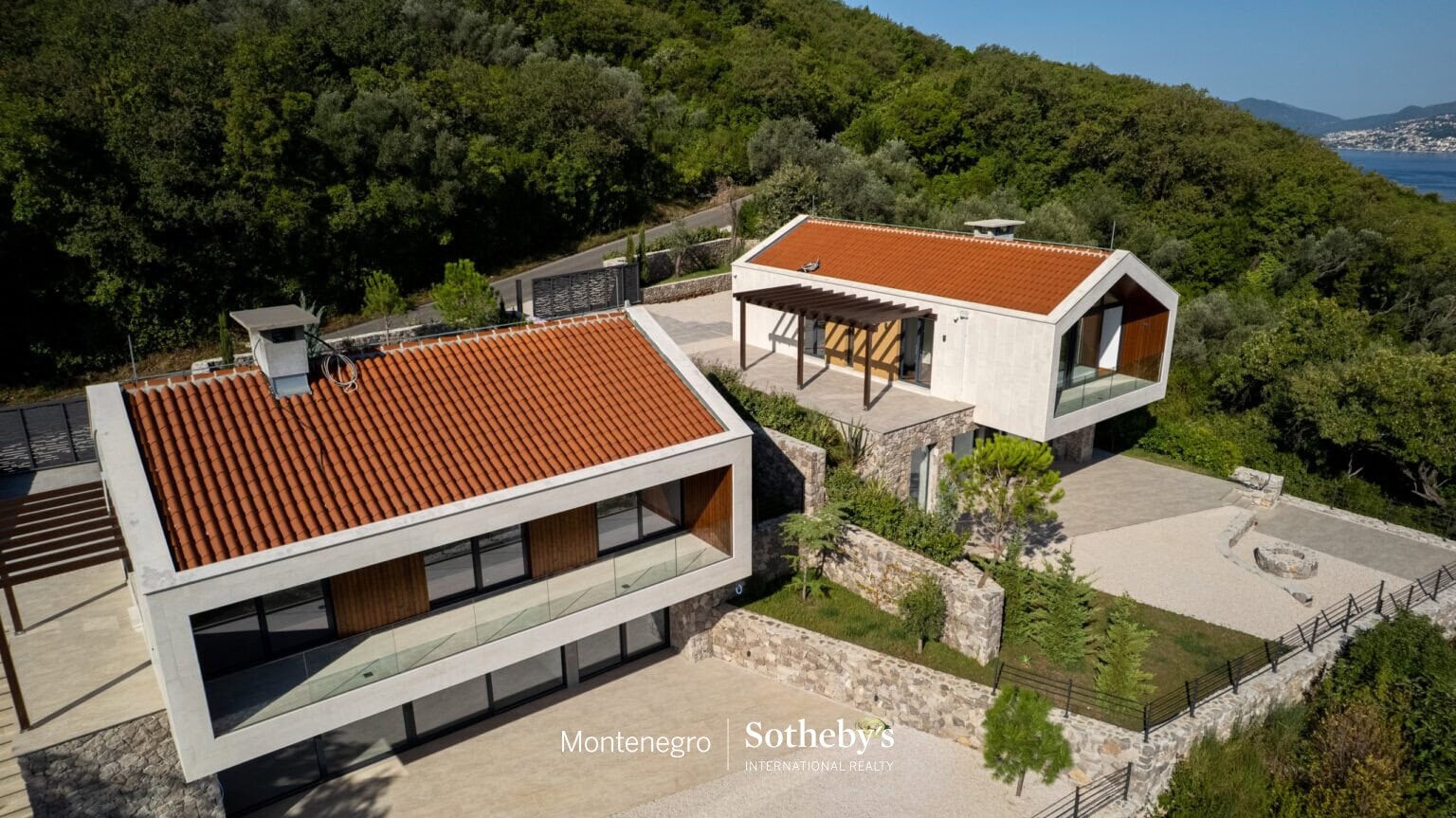 Two Contemporary Villas with Panoramic Sea View