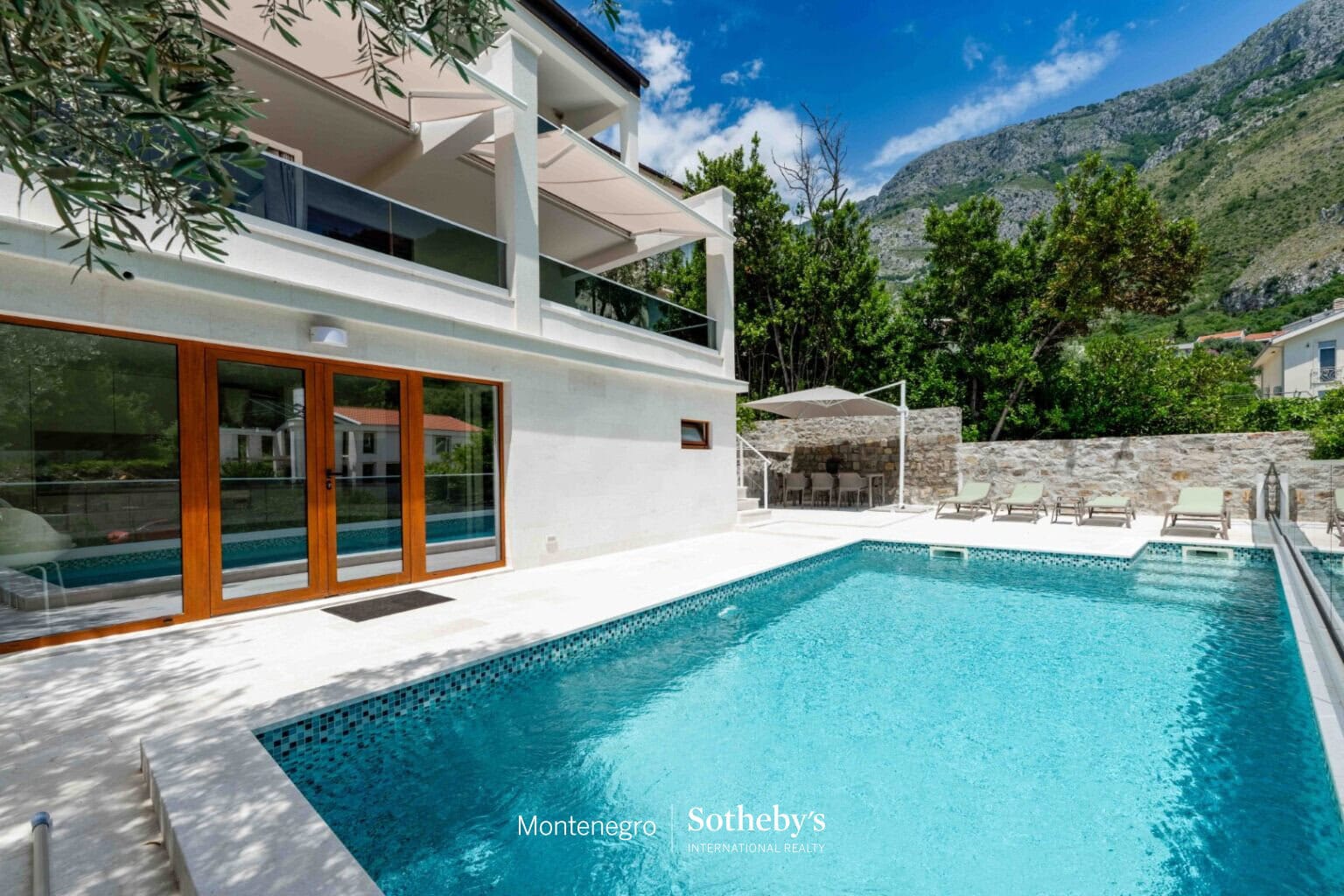 Contemporary villa Rijeka Rezevici