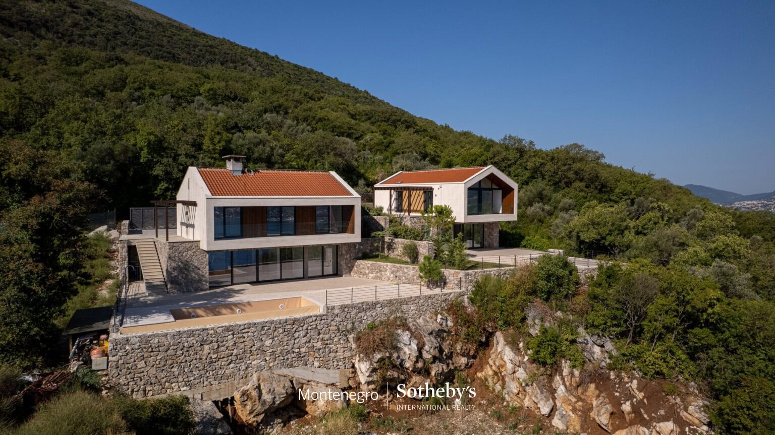 Two Contemporary Villas with Panoramic Sea View
