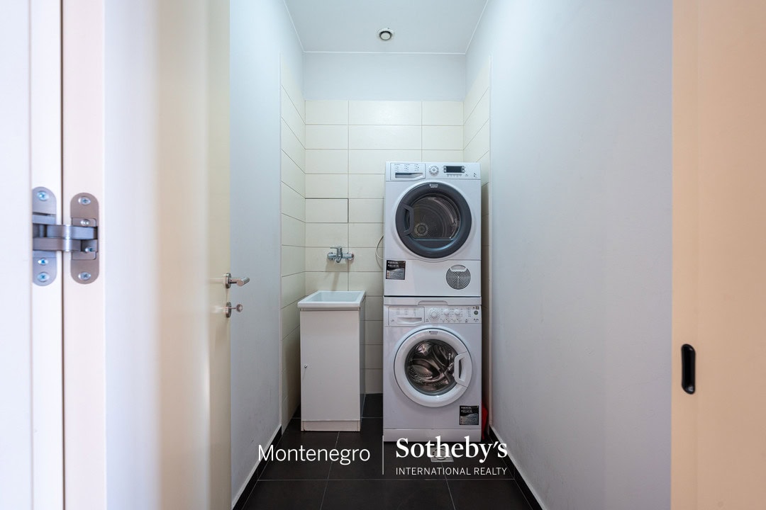 Capital Plaza Three-bedroom Apartment for Rent