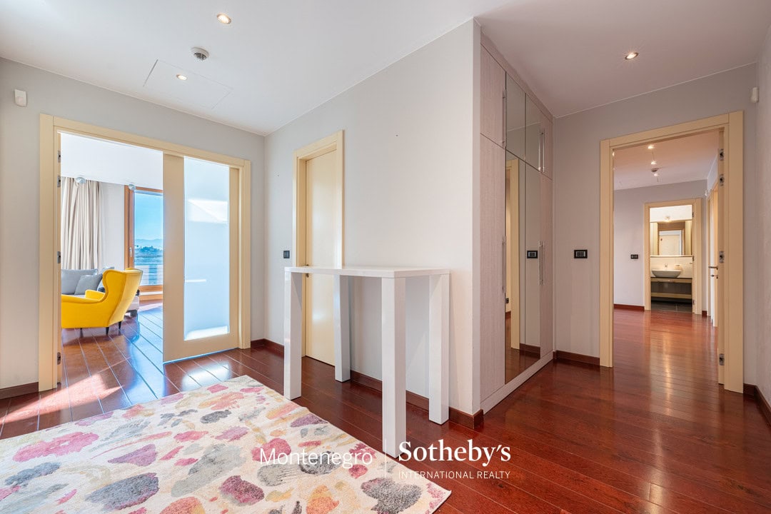 Capital Plaza Three-bedroom Apartment for Rent