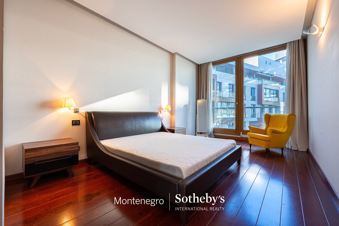 Capital Plaza Three-bedroom Apartment for Rent