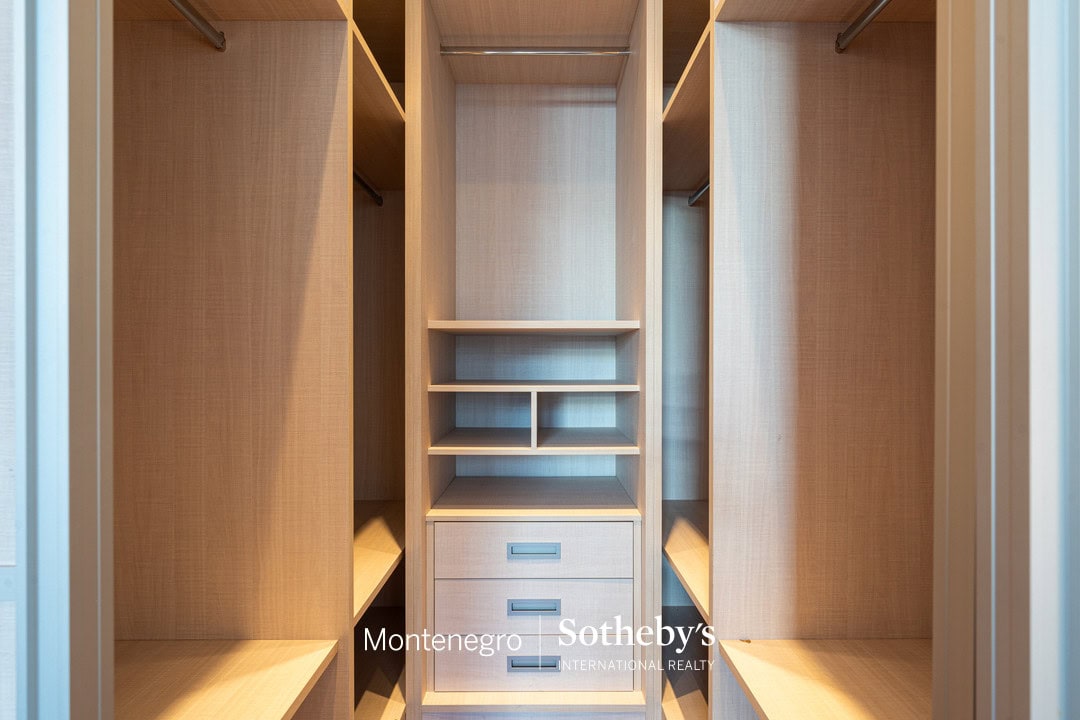 Capital Plaza Three-bedroom Apartment for Rent