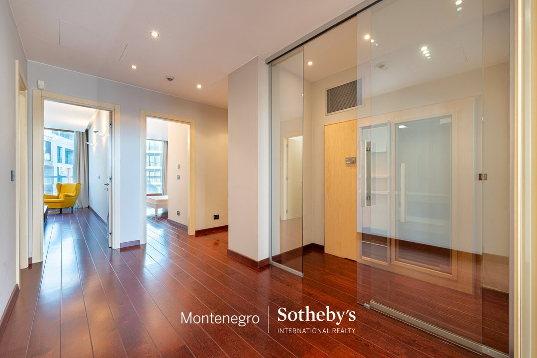 Capital Plaza Three-bedroom Apartment for Rent