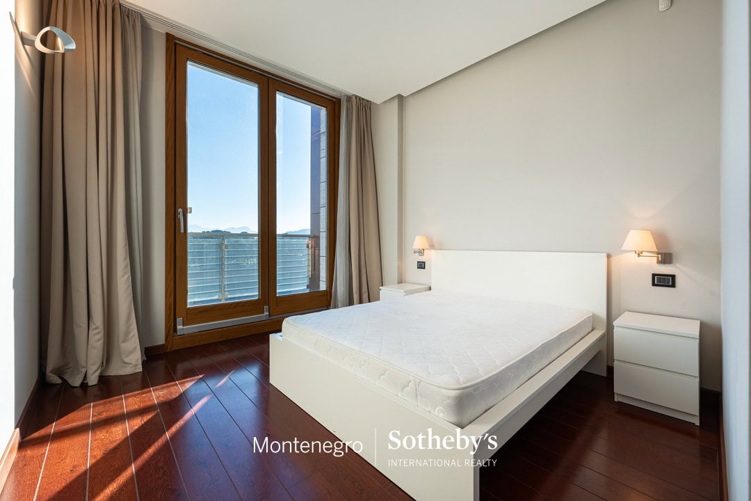 Capital Plaza Three-bedroom Apartment for Rent