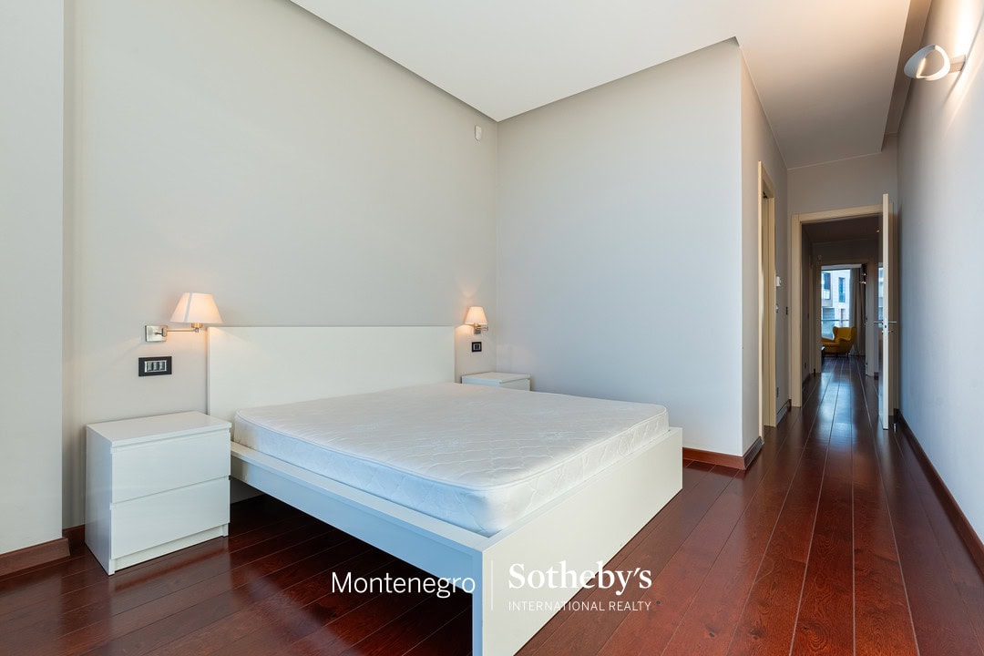 Capital Plaza Three-bedroom Apartment for Rent