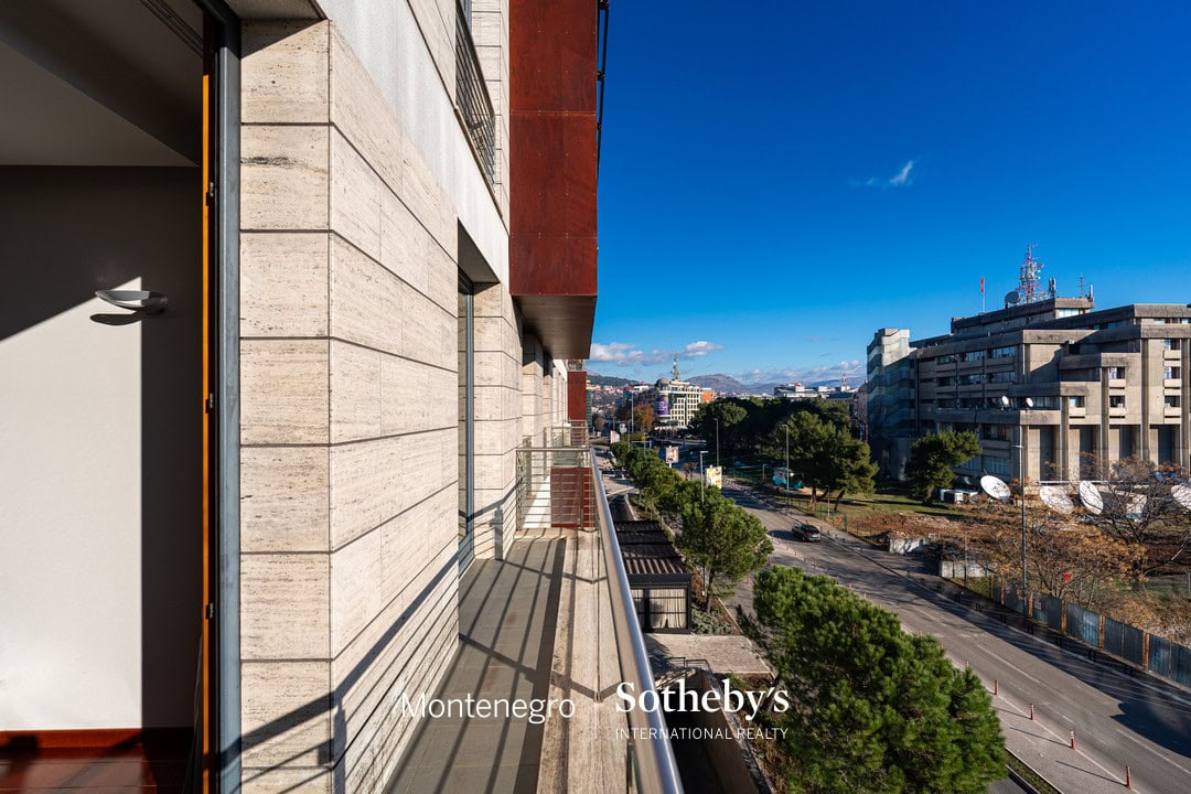 Capital Plaza Three-bedroom Apartment for Rent