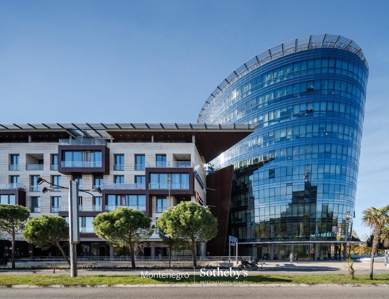 Capital Plaza Three-bedroom Apartment for Rent
