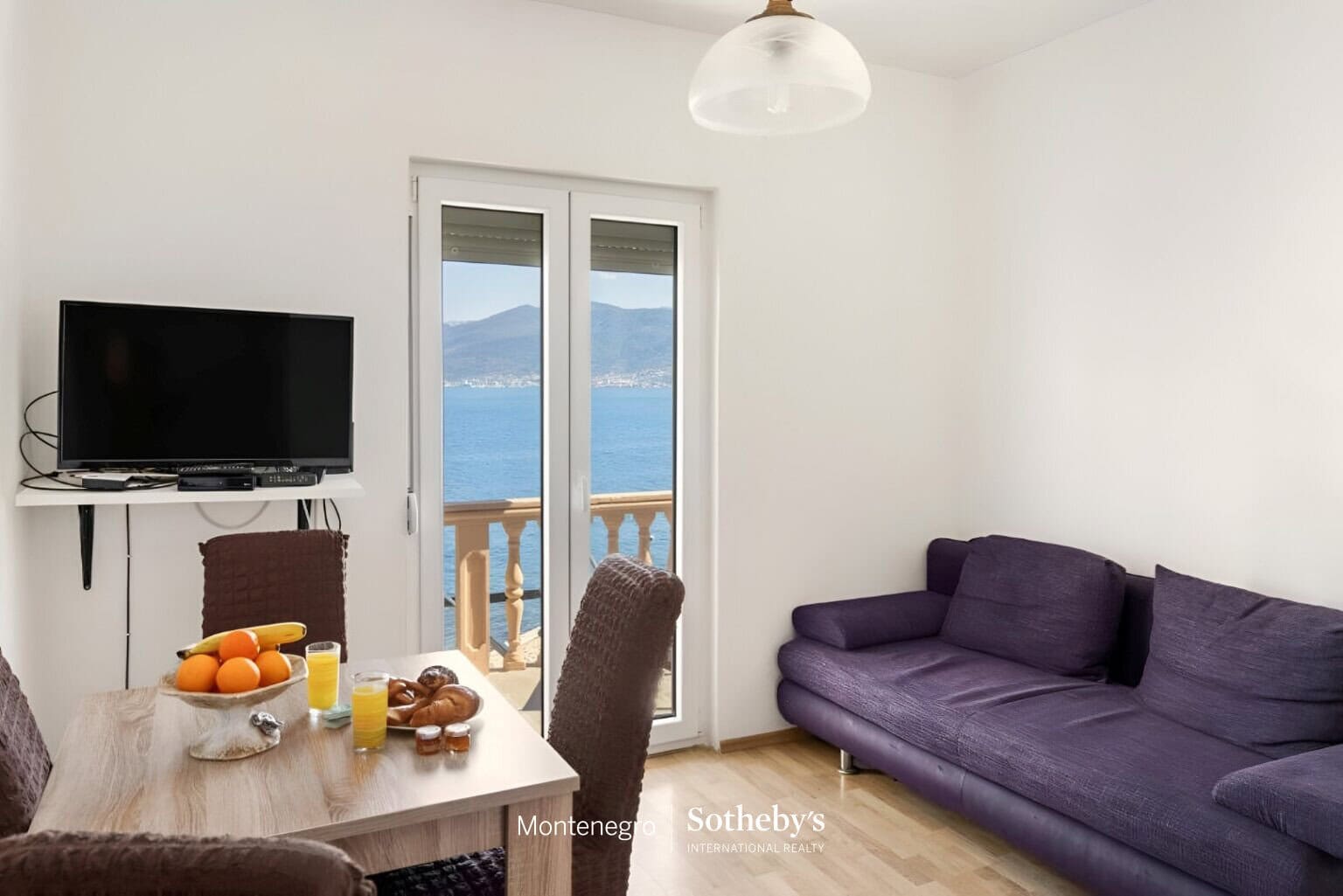 Waterfront house, Krasici
