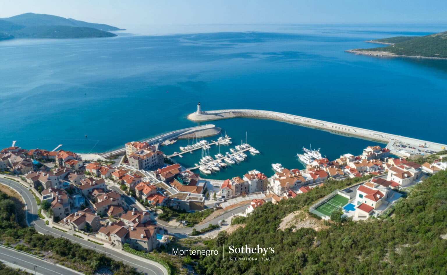 Modern One Bedroom Duplex in Marina Village