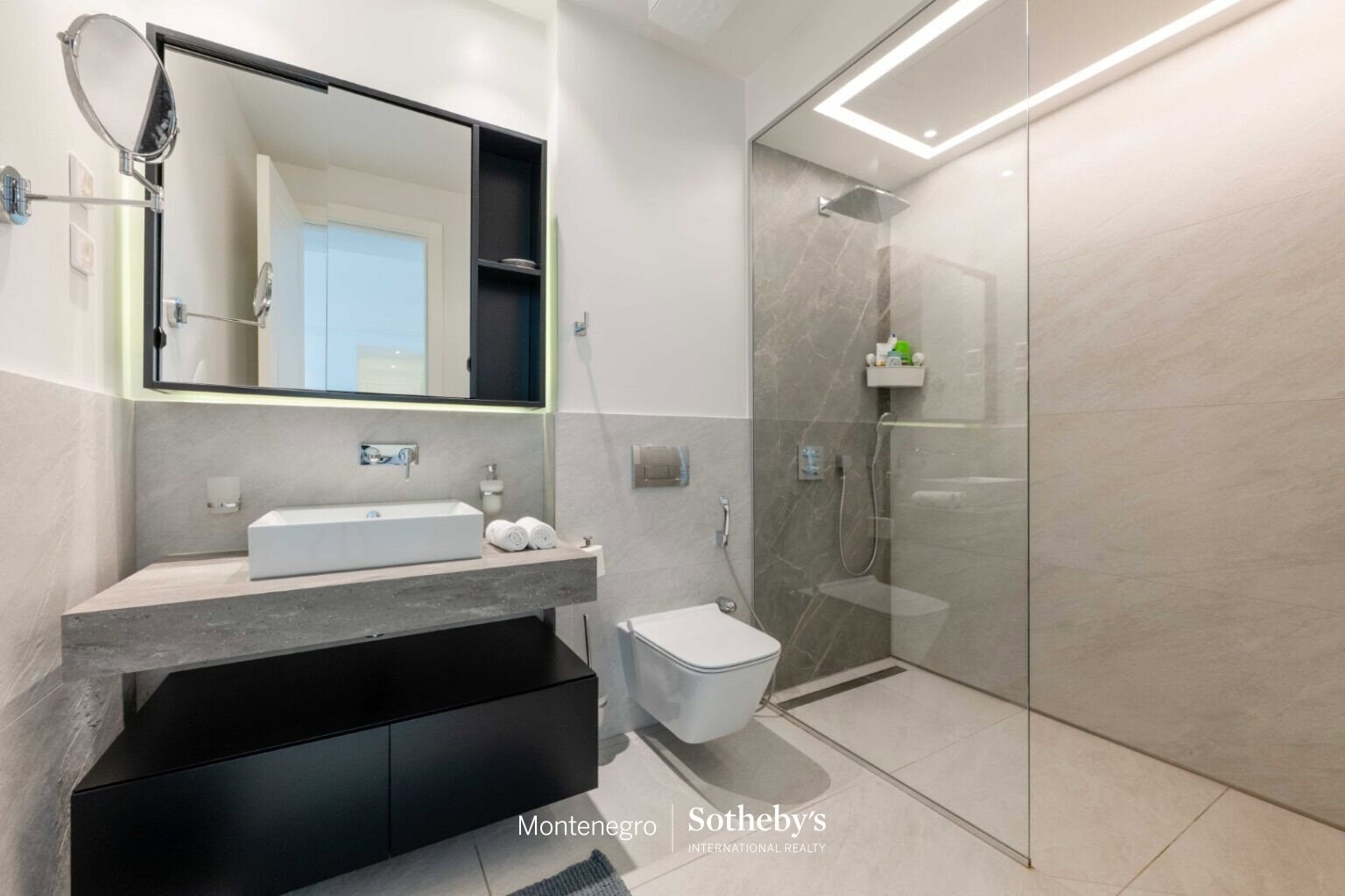 Luxury 1-bdr apartment, Marina Village, Lustica Bay