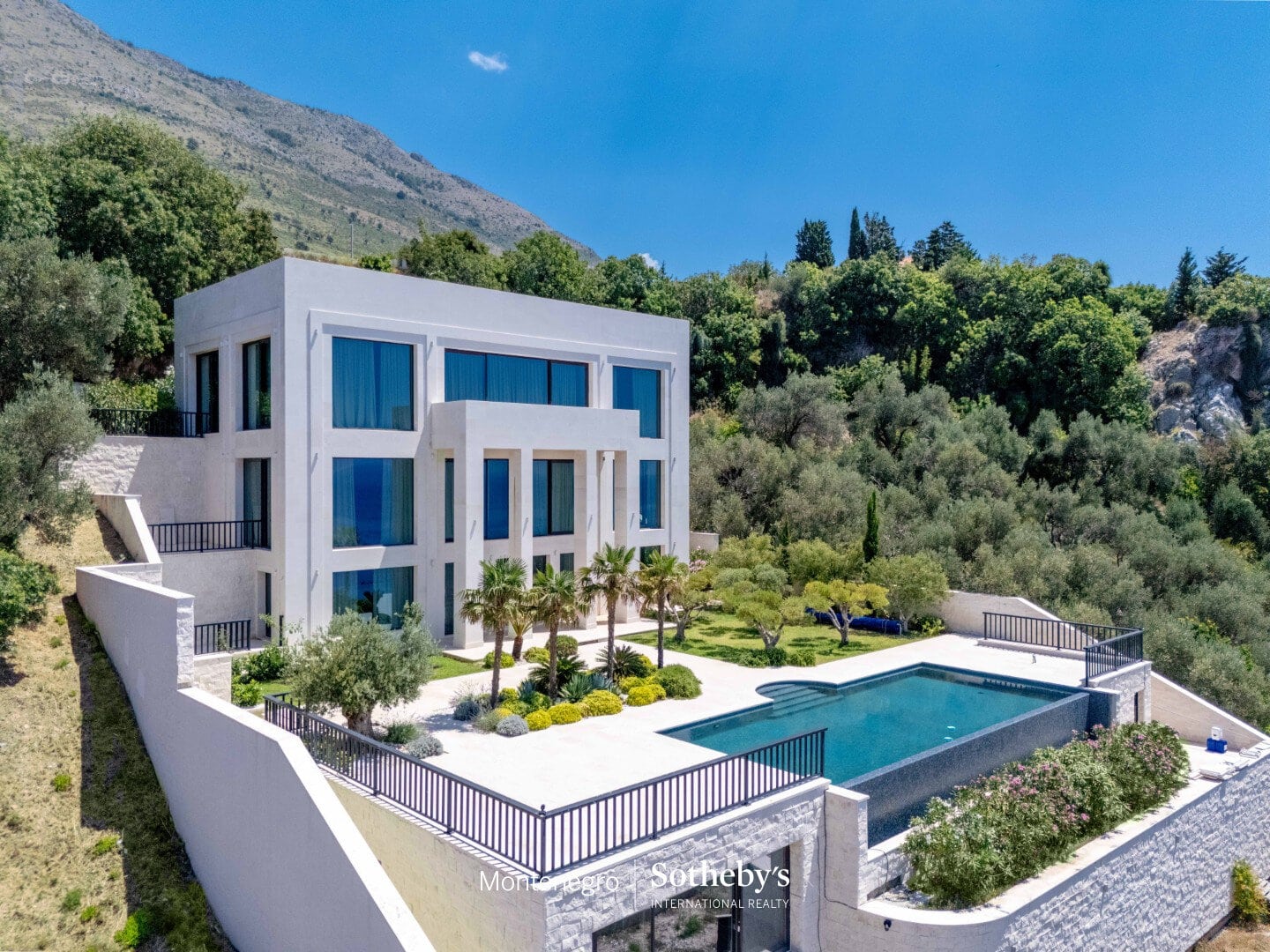 Exclusive Designer Villa – Skočiđevojka, Budva