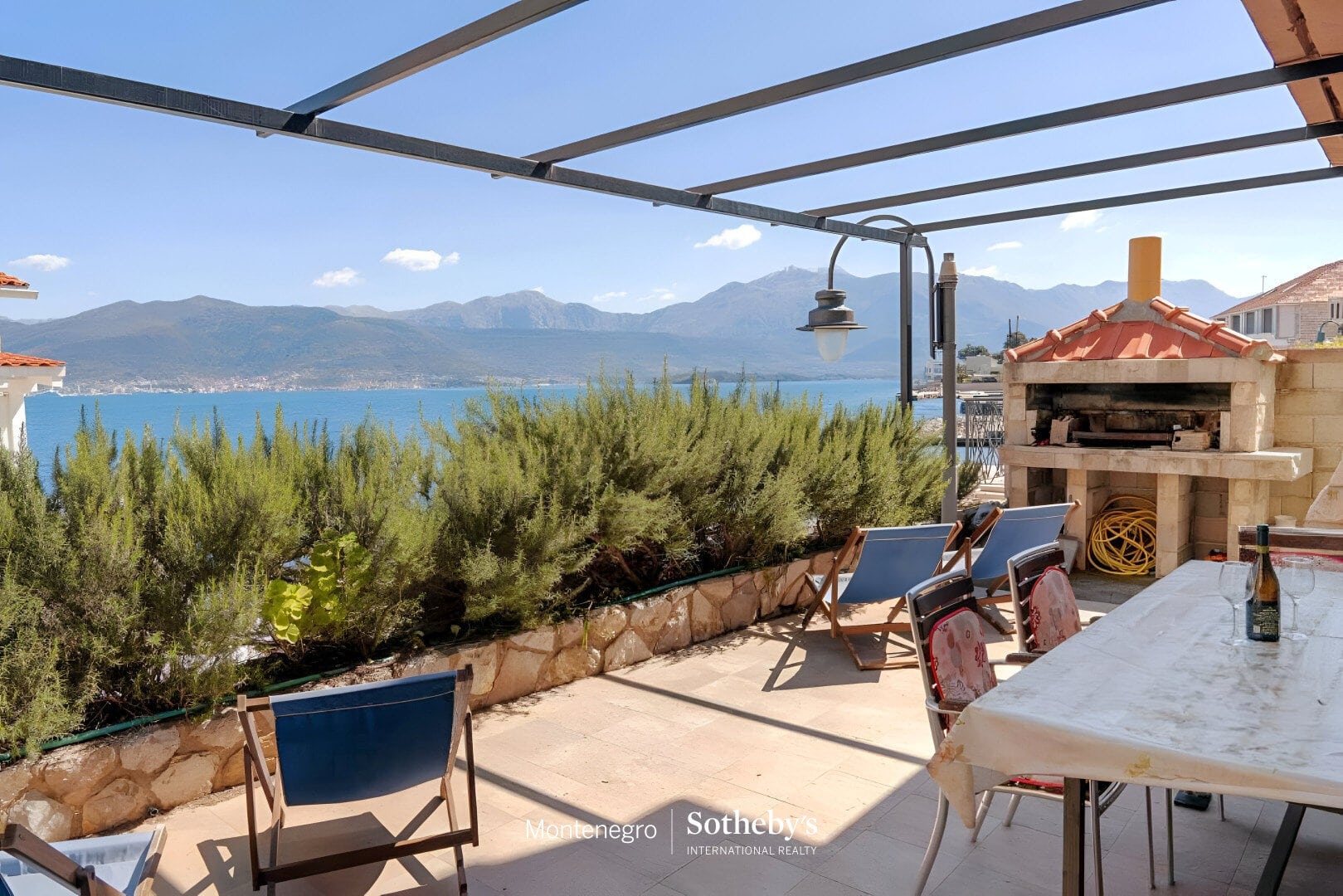 House  Montenegro, Montenegro