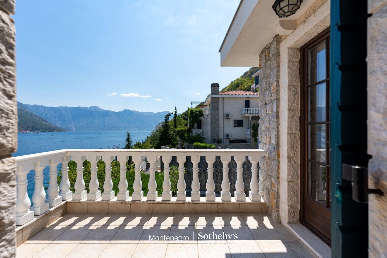 Villa Kostanjica in einem geschlossenen Resort am Wasser