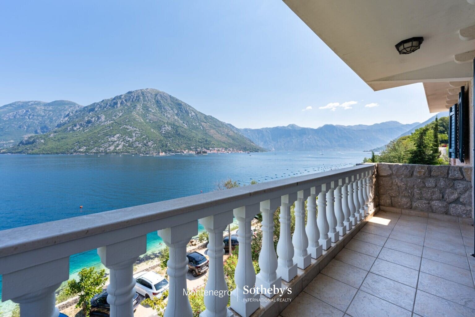Villa Kostanjica in einem geschlossenen Resort am Wasser