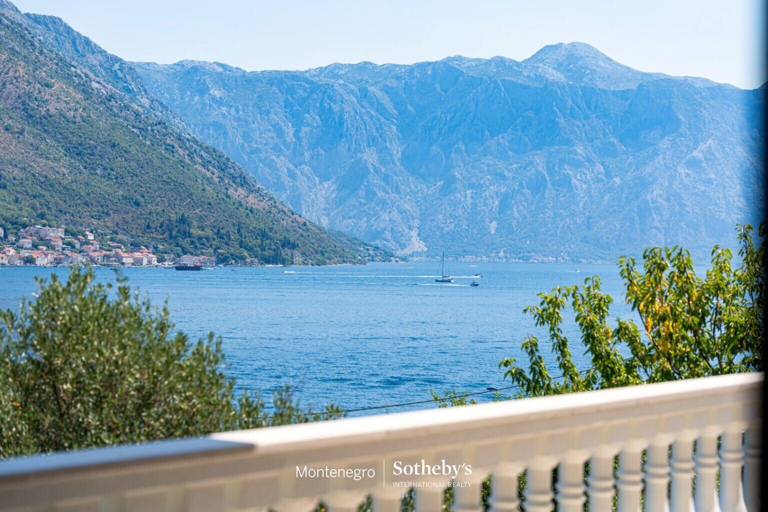 Villa Kostanjica in einem geschlossenen Resort am Wasser