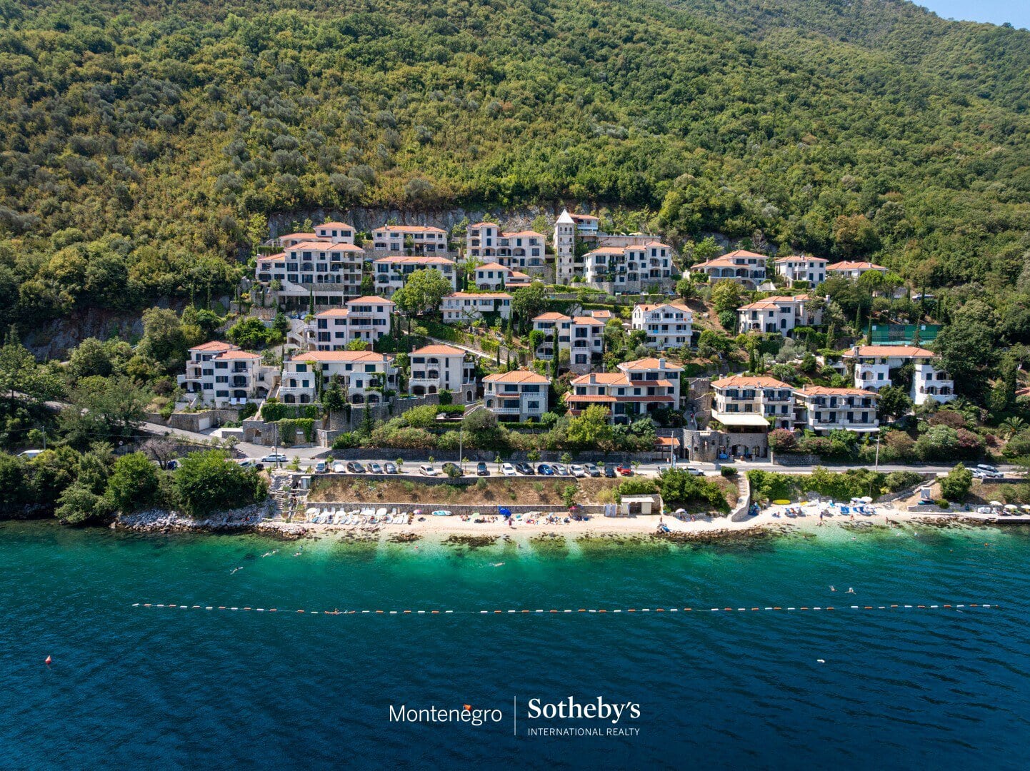 Villa Kostanjica in einem geschlossenen Resort am Wasser