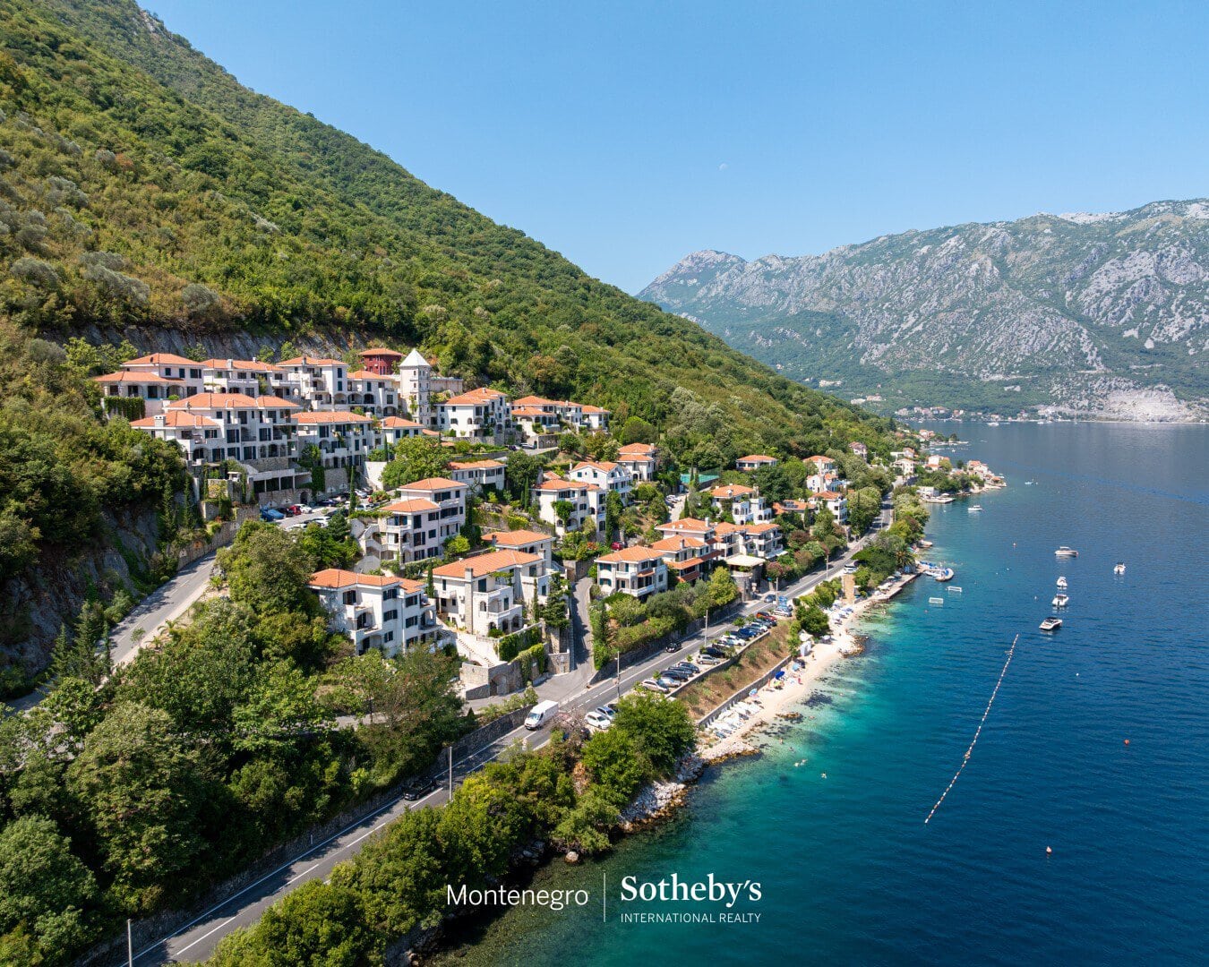 Villa Kostanjica in einem geschlossenen Resort am Wasser
