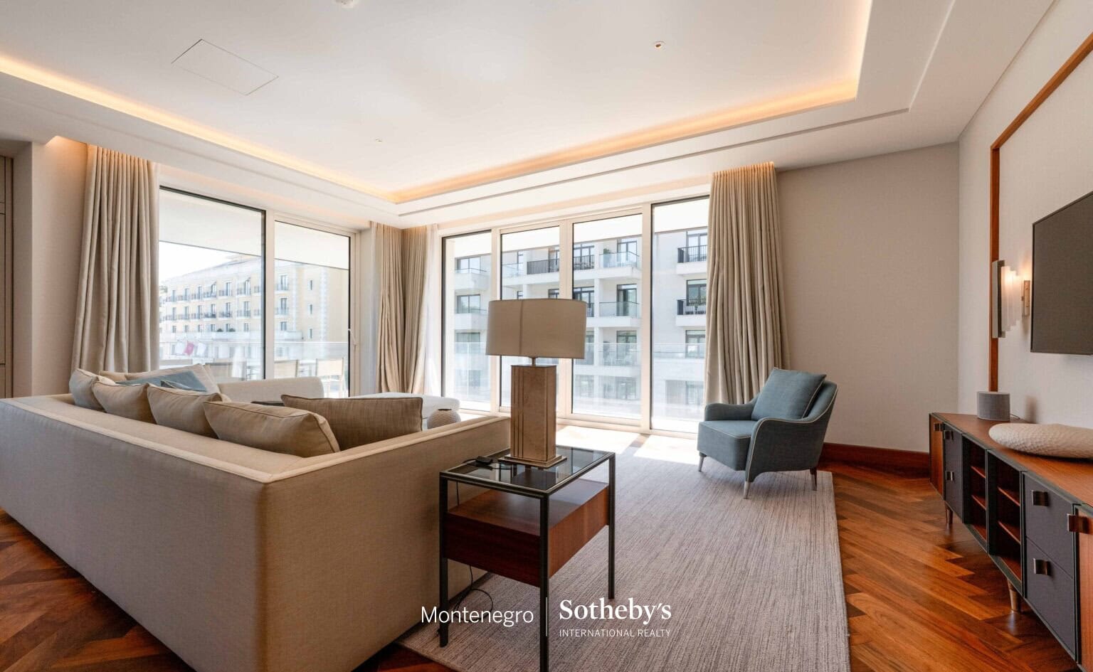 Luxury Two Bedroom Apartment Elena