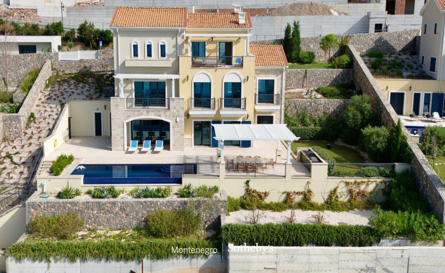 Luxury Four-bedroom Villa in Marina Village