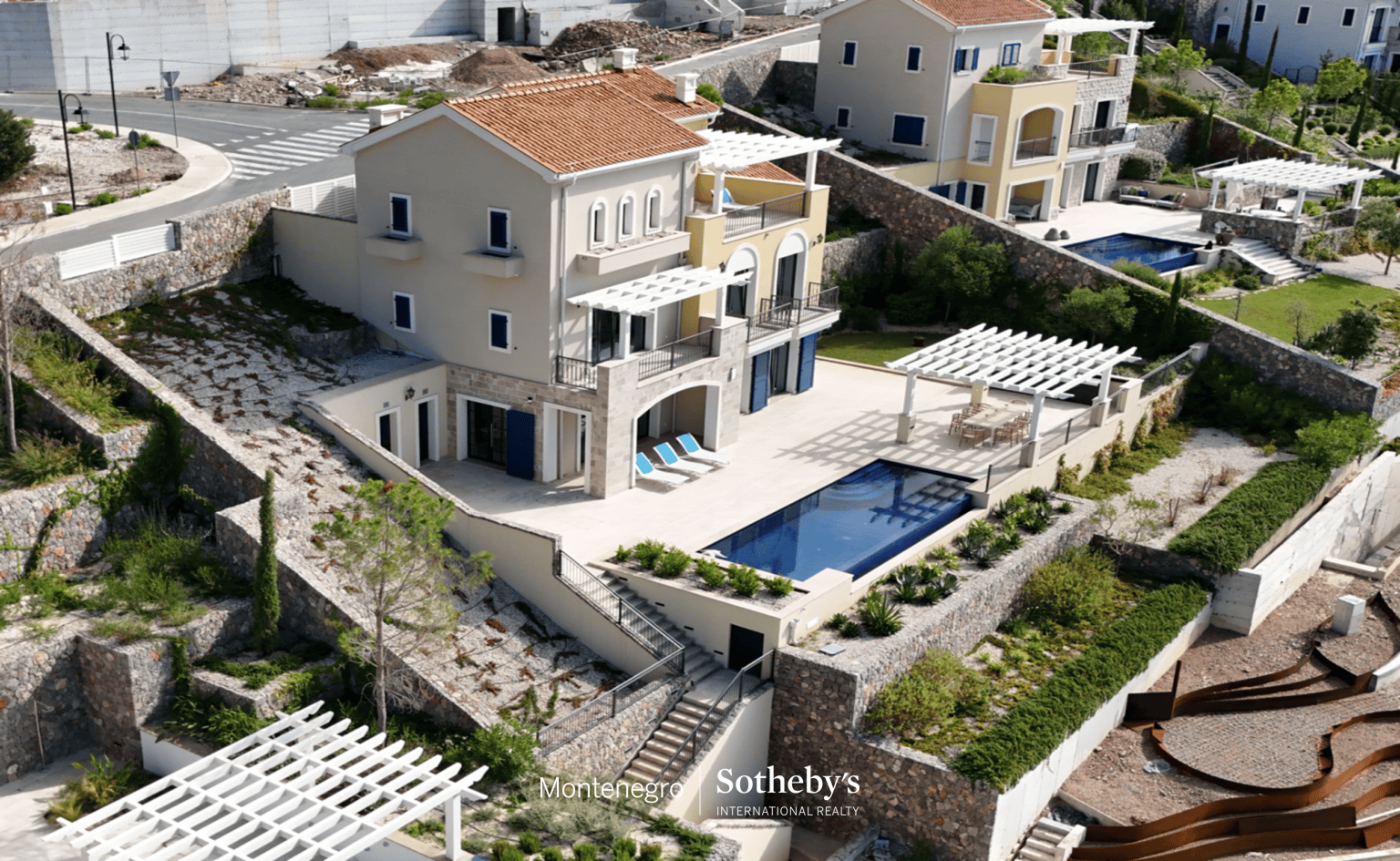 Luxury Four-bedroom Villa in Marina Village