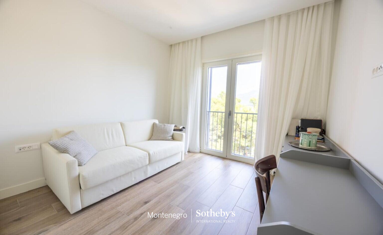 Modern Two bedroom Apartment Centrale