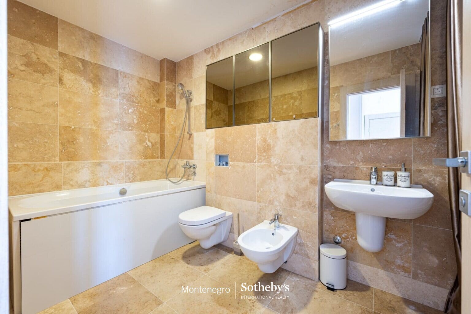 Kostanjica Three Bedroom Apartment