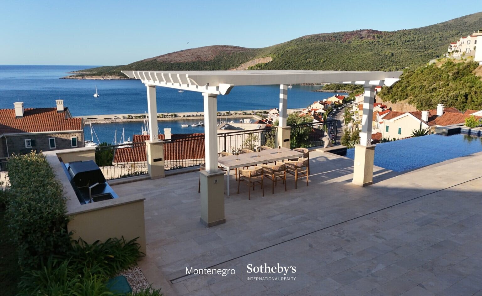 Luxury Four-bedroom Villa in Marina Village