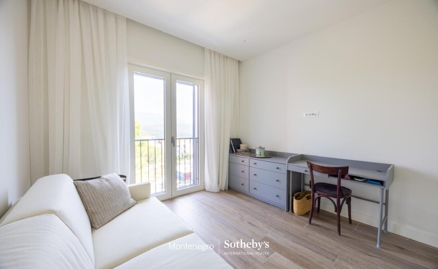 Modern Two bedroom Apartment Centrale