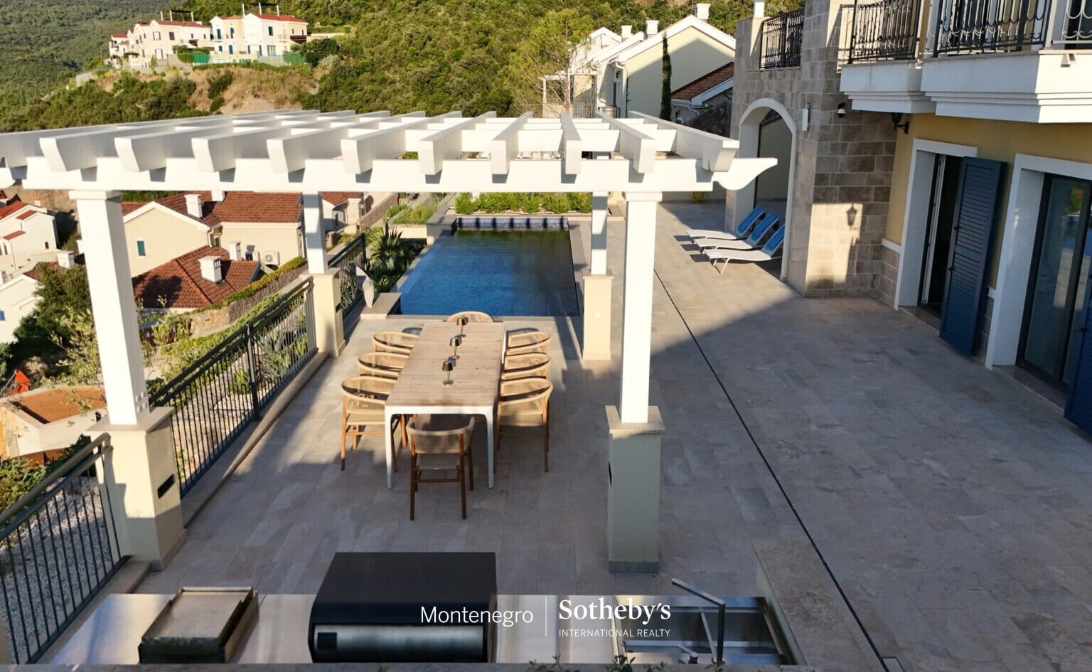 Luxury Four-bedroom Villa in Marina Village
