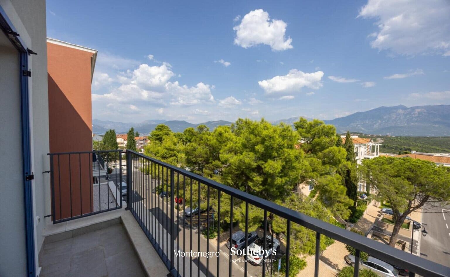 Modern Two bedroom Apartment Centrale
