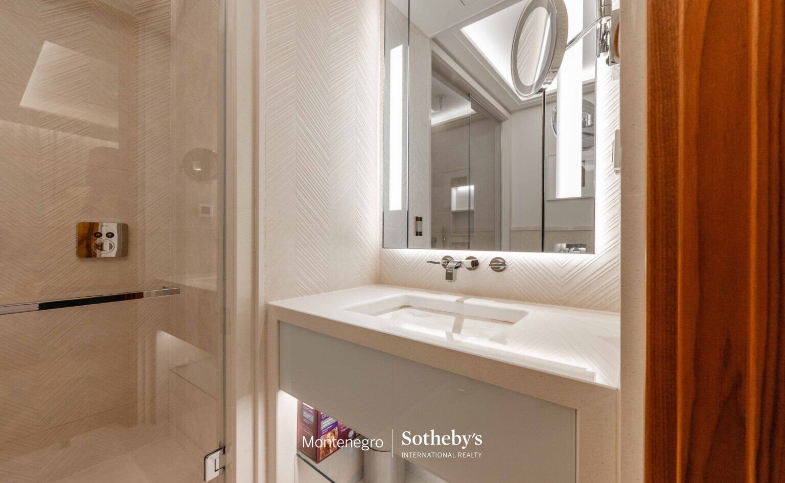 Luxury Two Bedroom Apartment Elena