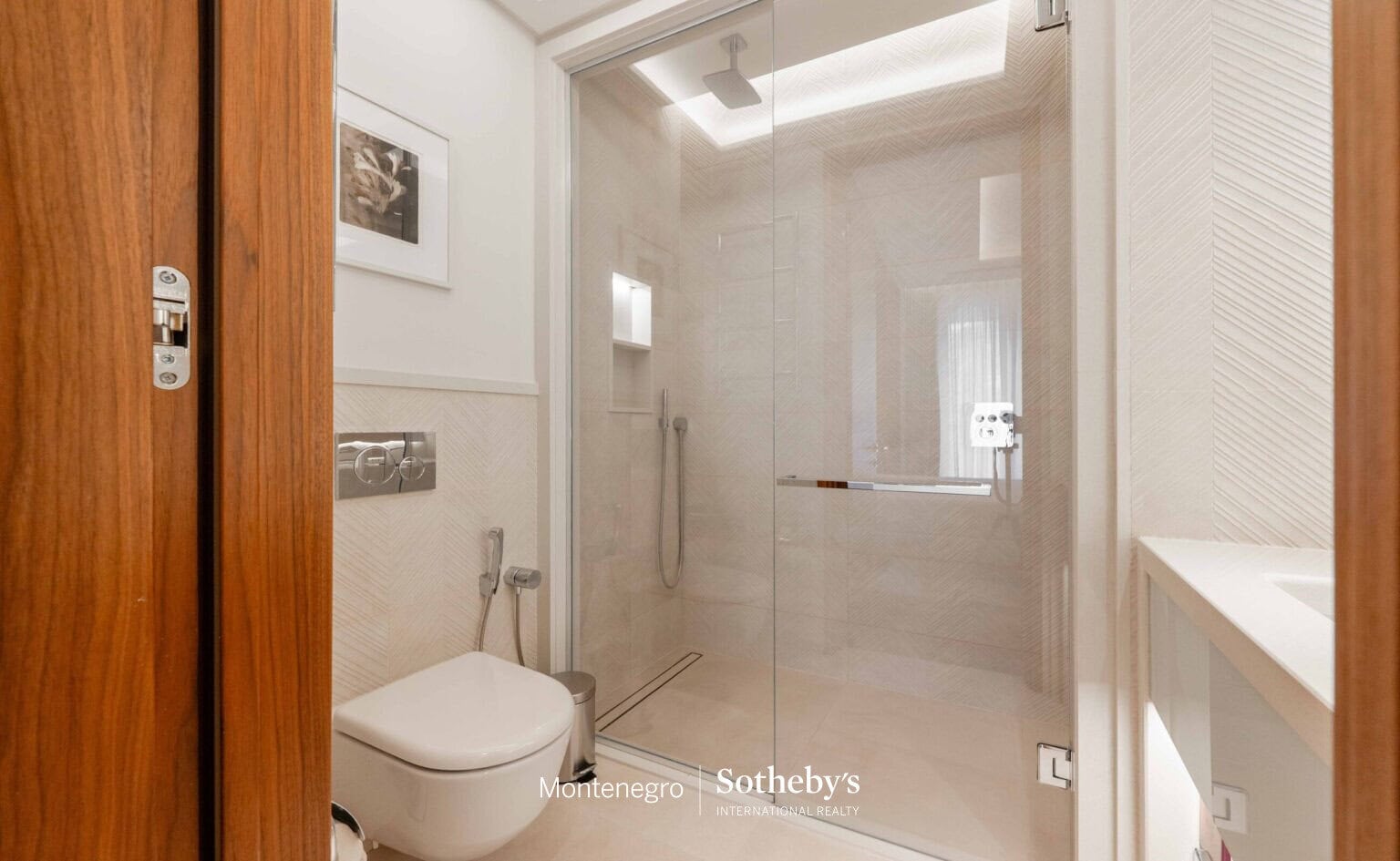 Luxury Two Bedroom Apartment Elena