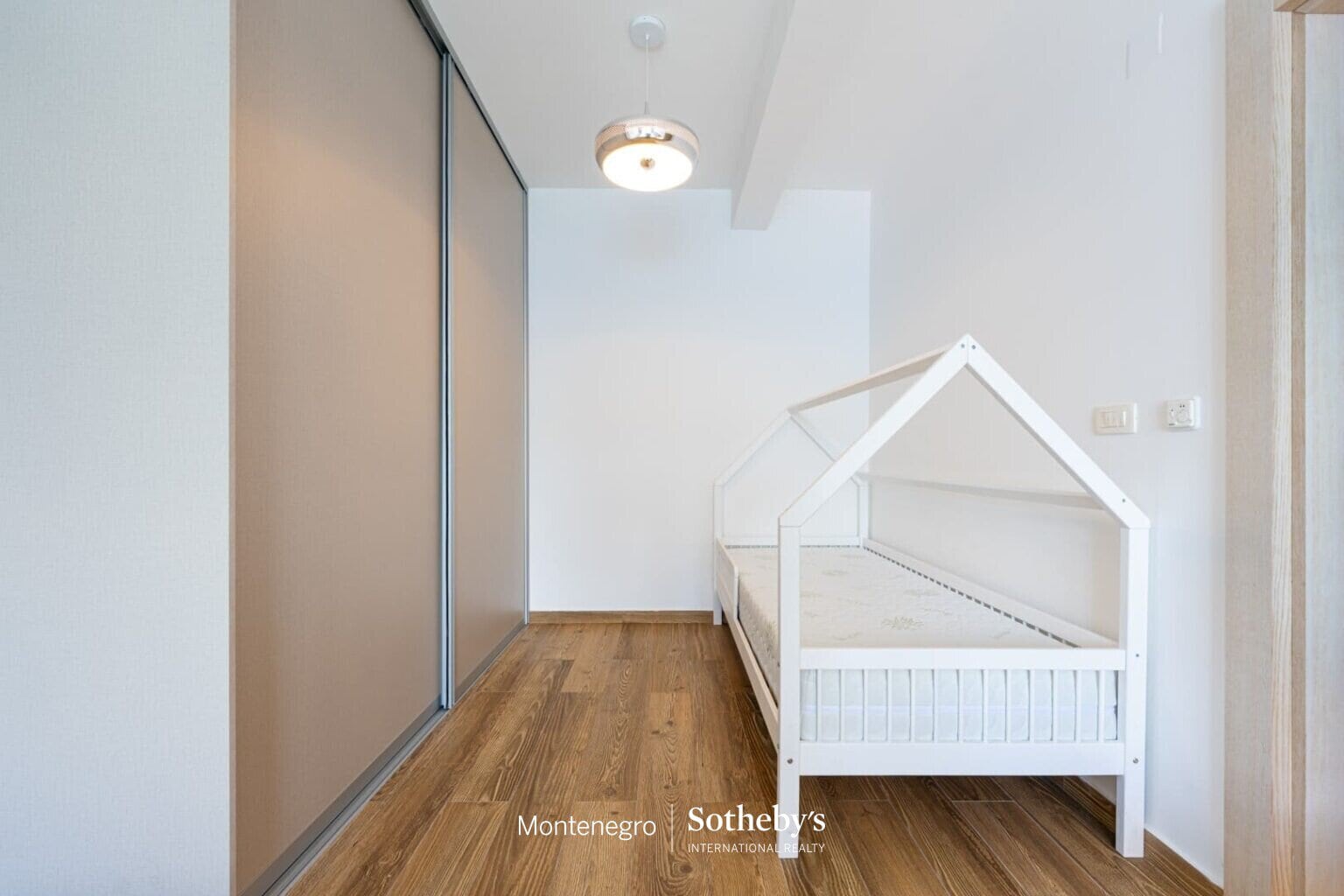 Kostanjica Three Bedroom Apartment