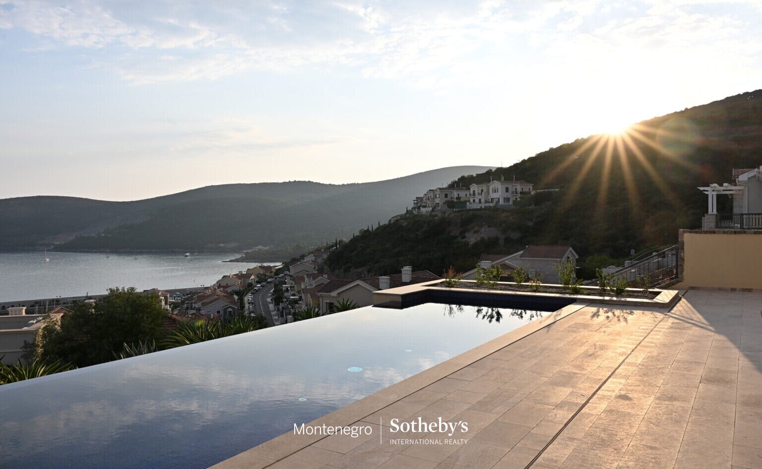 Luxury Four-bedroom Villa in Marina Village