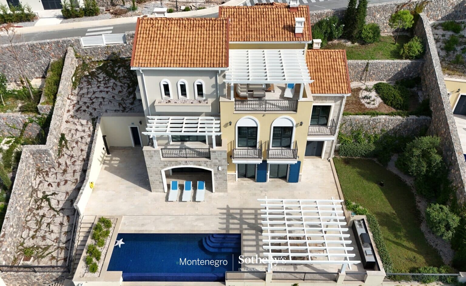 Luxury Four-bedroom Villa in Marina Village