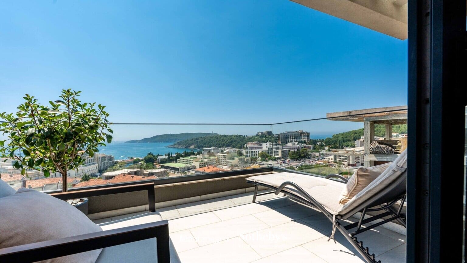 Luxury Three bedroom Penthouse Becici