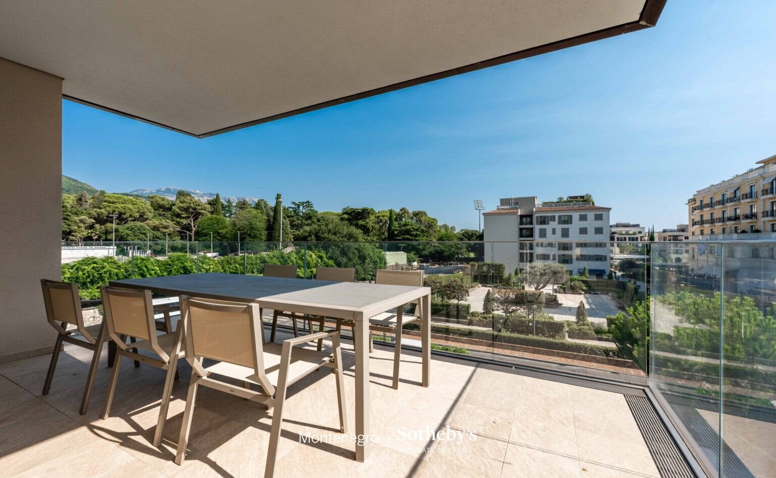 Luxury Two Bedroom Apartment Elena