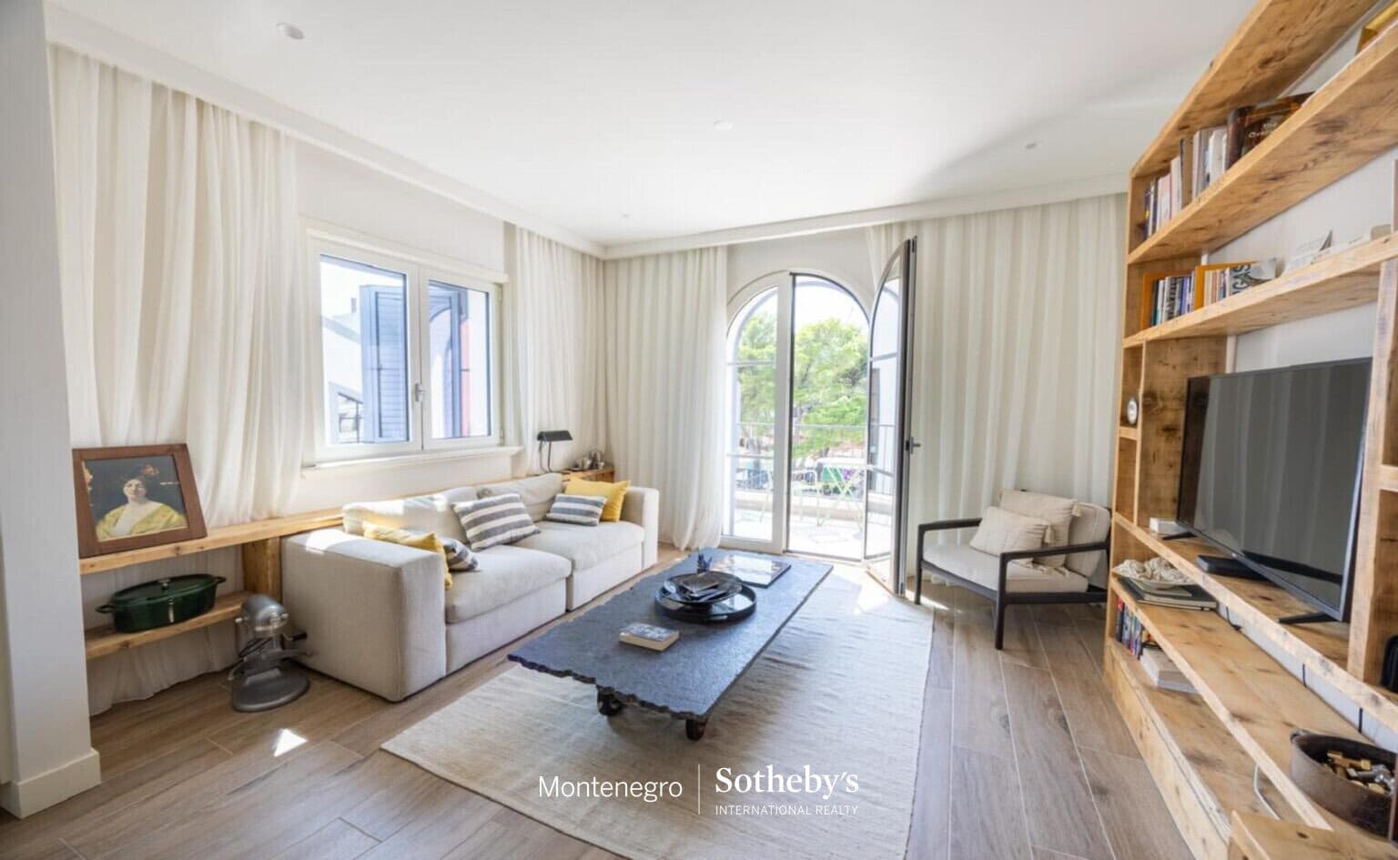 Modern Two bedroom Apartment Centrale