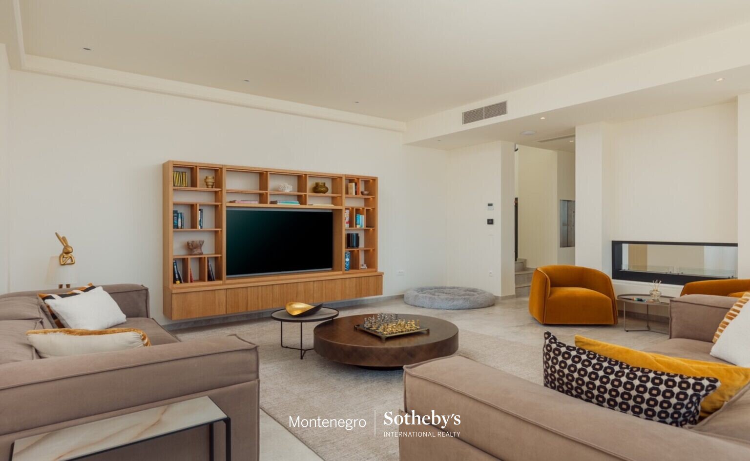 Luxury Four-bedroom Villa in Marina Village