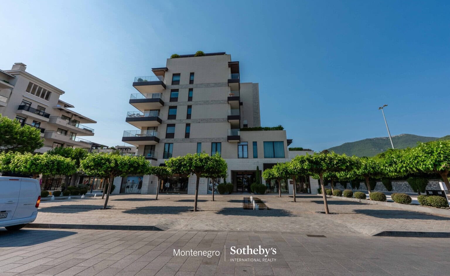 Luxury Two Bedroom Apartment Elena