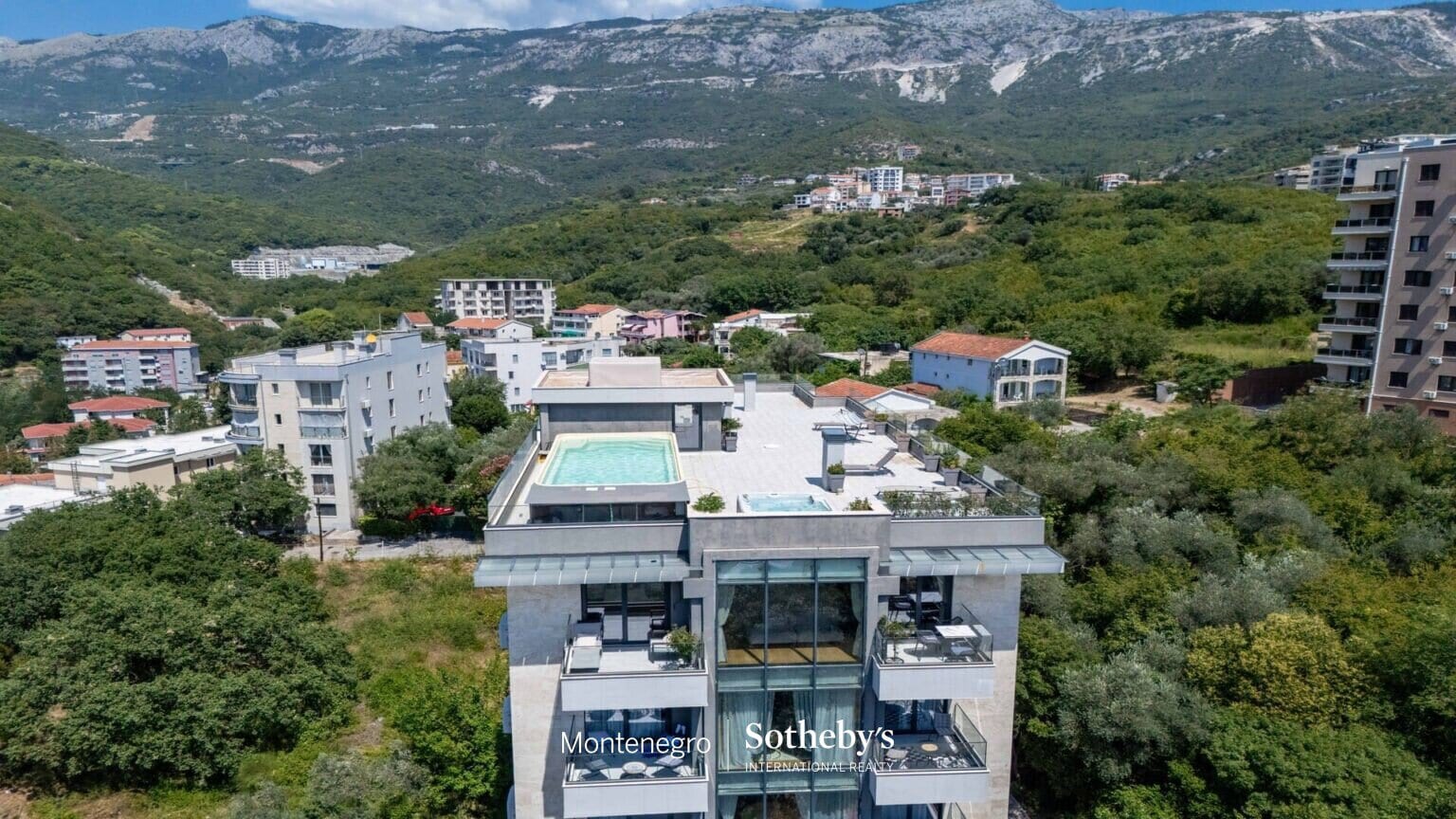 Luxury Three bedroom Penthouse Becici