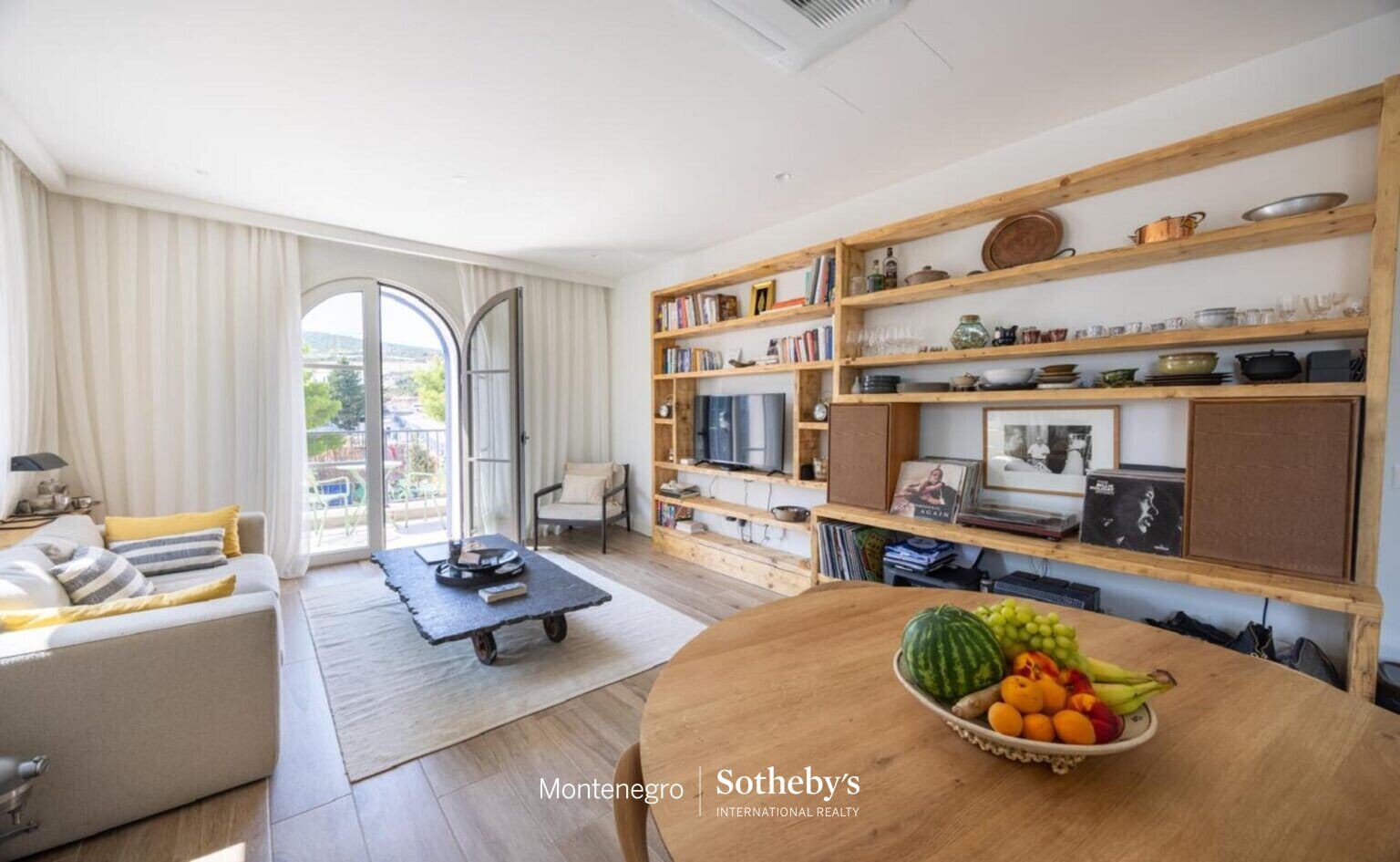 Modern Two bedroom Apartment Centrale