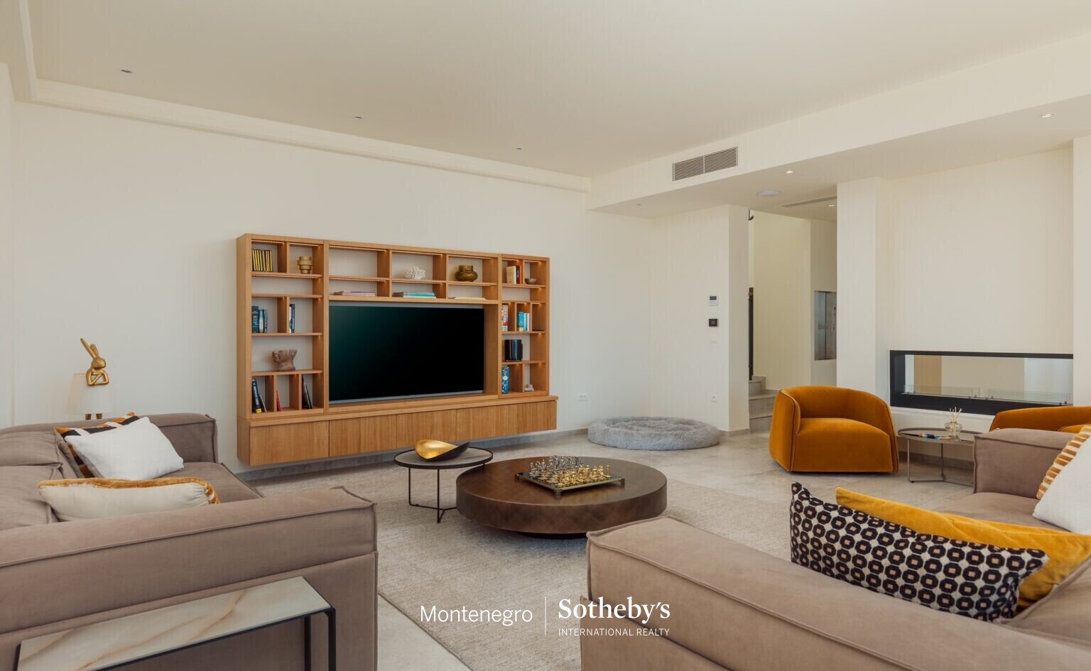 Luxury Four-bedroom Villa in Marina Village