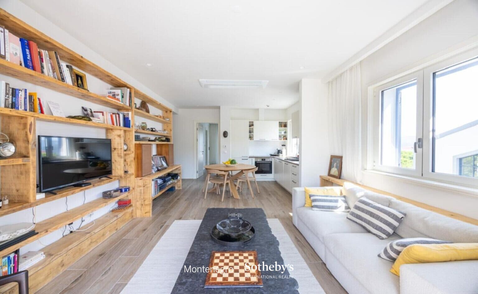 Modern Two bedroom Apartment Centrale