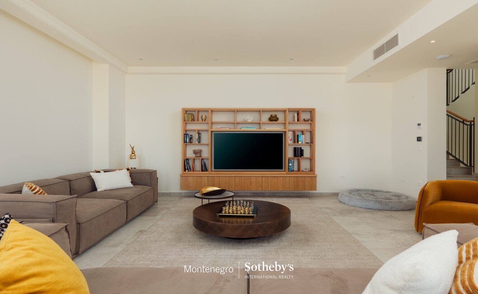Luxury Four-bedroom Villa in Marina Village