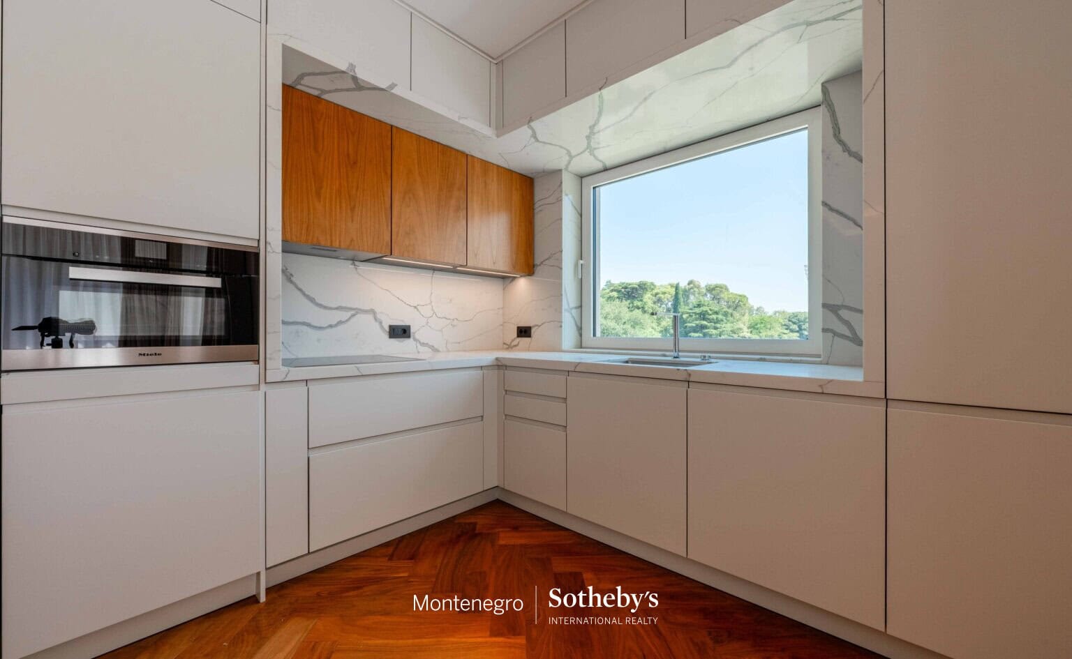 Luxury Two Bedroom Apartment Elena