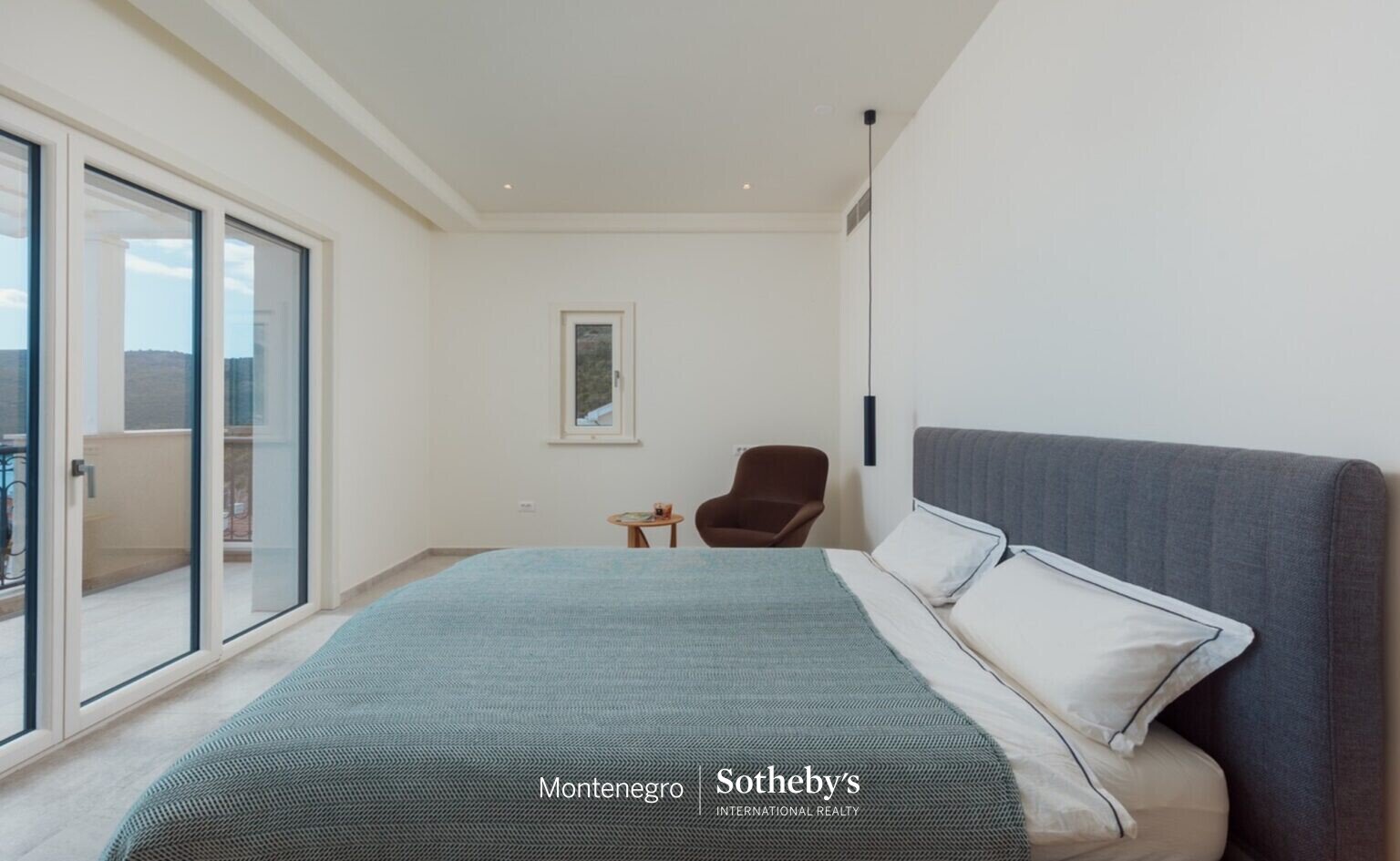Luxury Four-bedroom Villa in Marina Village