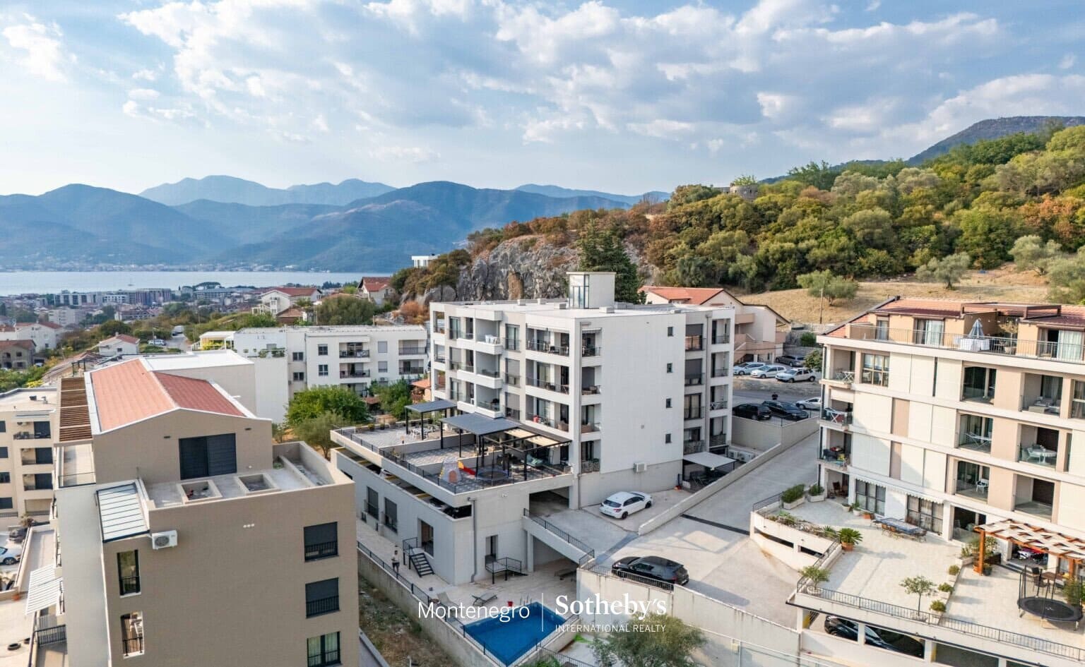 Spacious Two-bedroom Apartment Mazina